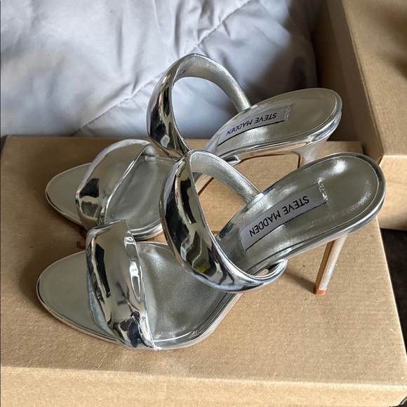 Steve Madden Metallic Silver Heels - Picture 1 of 3